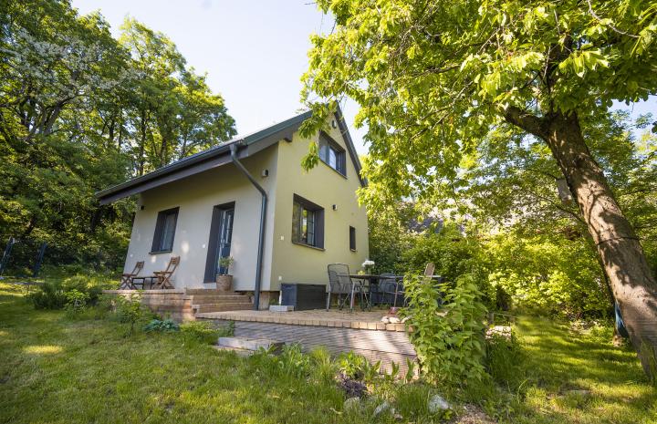 PREDANÉ – VÝNIMOČNÁ NEHNUTELNOSŤ V LESE V BRATISLAVE, CESTA NA KLANEC, BA IV LAMAČ