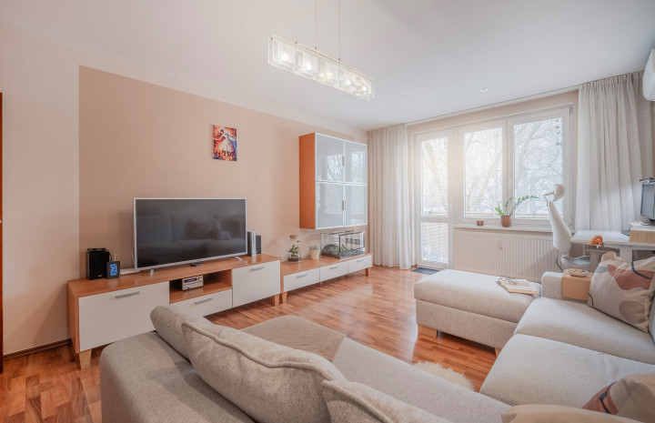 PREDANÉ – Veľkorysý 2 izb. byt s výmerou 3 izbového 67,5m2 Bratislava II. Ružinov, Jesenná ulica