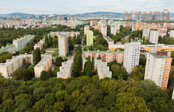 VYMEŇ SUSEDA! Hľadáme pre klienta 2i alebo dvojgarsónku v lokalite BA V.- Petržalka