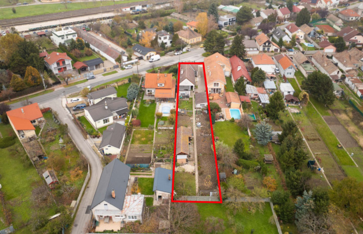 VYMEŇ SUSEDA! – PONÚKAME NA PREDAJ VÝNIMOČNÝ RODINNÝ DOM, S VEĽKÝM POZEMKOM 1235.00m2, BERNOLÁKOVO.