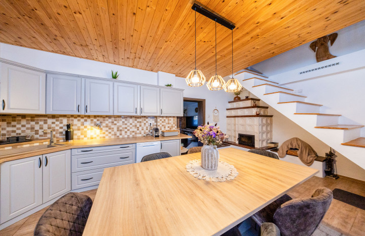 VYMEŇ SUSEDA! - Zrekonštruovaný 6 izb. dom s veľkorysým pozemkom s bazénom a garážou, Hegyeshalom