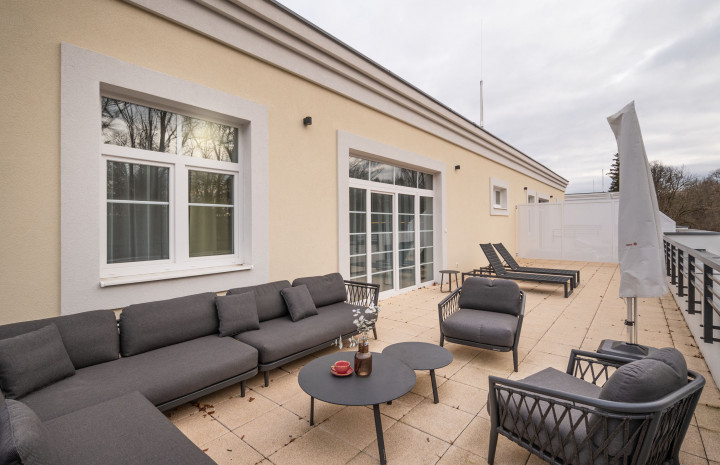 VYMEŇ SUSEDA! – 3 spálňový luxusný apartmán s terasou 163m2 v komplexe OPERA, Turčianske Teplice.