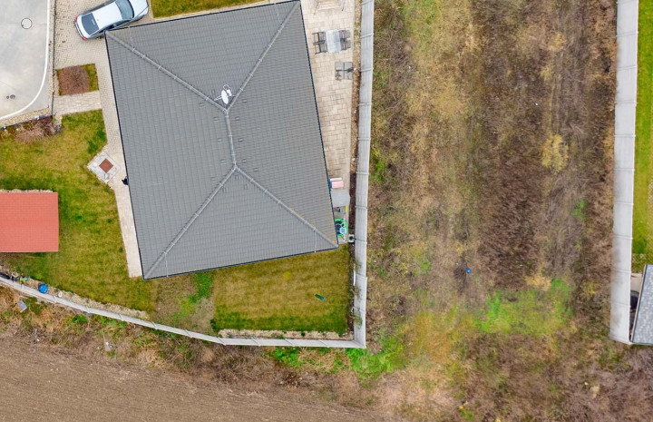 VYMEŇ SUSEDA! – NA PREDAJ SLNEČNÝ POZEMOK /426 m2/, obec HAMULIAKOVO