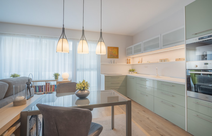 VYMEŇ SUSEDA! - VÝNIMOČNÝ 2 IZB. BYT, NOVOSTAVBA 73.00 m2 s LOGGIOU a Parkingom, GREEN VILLAGE, Dunajská Lužná
