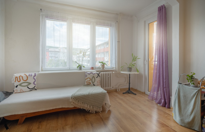 PREDANÉ! - VÝNIMOČNÝ 4 IZB. BYT S DVOMI LOGGIAMI, VYHĽADÁVANÁ LOKALITA, BA III, ČSL. Parašutistov.