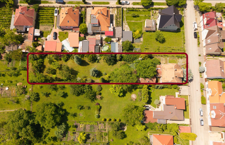 PREDANÉ! - VÝNIMOČNÝ 4 IZB. RD S VLASTNÝM PARKOM 1.614m2, CENTRUM SKALICA.