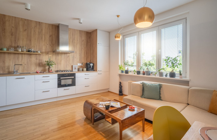 PREDANÉ! – VÝNIMOČNÝ 3 IZB. BYT S DVOMA BALKÓNMI V STAROM MESTE, KARADŽIČOVA UL.