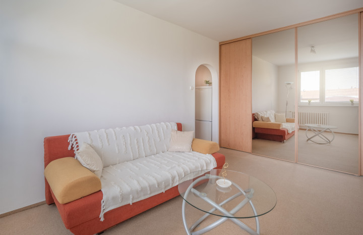 PREDANÉ - VÝNIMOČNE SITUOVANÝ 1,5 IZB. BYT S PIVNIČNOU KOBKOU, BALTSKÁ UL., BA II.