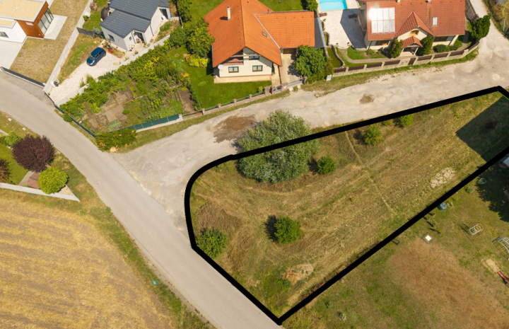 VYMEŇ SUSEDA! - Výnimočný, stavebný pozemok na predaj 1154.00 m2 + podiel na ceste, všetky IS, Stupava.