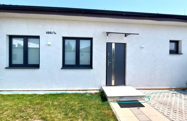 PRENAJATÉ! - VÝNIMOČNÝ 4 IZB. KOMPLETNE ZARIADENÝ RODINNÝ DOM, obec Kalinkovo