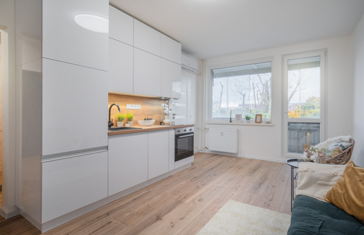 VYMEŇ SUSEDA! - VÝNIMOČNÝ 2 IZB. ZREKONŠTRUOVANÝ EŠTE NEOBÝVANÝ BYT s LOGGIOU, VYHĽADÁVANÁ LOKALITA DÚBRAVKA, BUJNÁKOVA UL., BA IV.