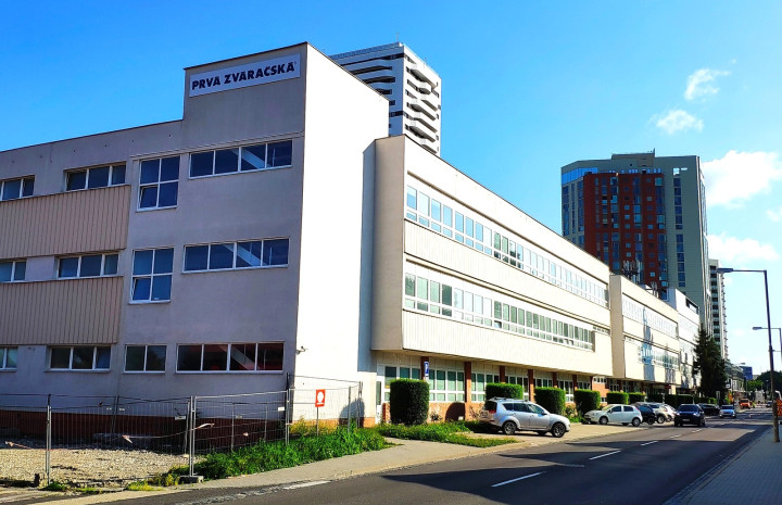 VYMEŇ SUSEDA! PRENÁJOM OBCHODNÉHO PRIESTORU v Bratislave (Petržalke) na Kopčianskej ulici s možnosťou parkovacieho státia.