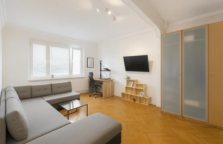 VYMEŇ SUSEDA! – VÝNIMOČNÝ 2 IZB. ZARIADENÝ BYT, PLZENSKÁ, BA III, NOVÉ MESTO