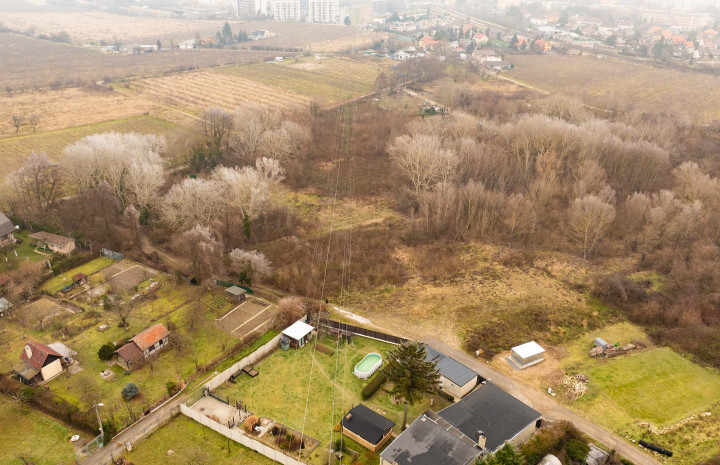 VYMEŇ SUSEDA! - VÝNIMOČNÝ POZEMOK BRATISLAVA III – NOVÉ MESTO, VINOHRADY – KOZIARKA 1502.00m2.