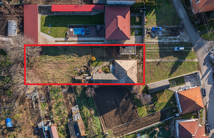 VYMEŇ SUSEDA! - VÝNIMOČNÝ STAVEBNÝ POZEMOK S RODINNÝM DOMOM ŠALGOČKA.