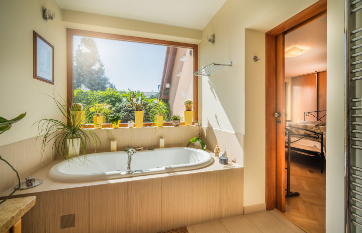 VYMEŇ SUSEDA! – PONÚKAME NA PREDAJ VÝNIMOČNÝ 5 IZBOVÝ RODINNÝ DOM, STUPAVA.