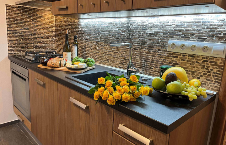 VYMEŇ SUSEDA - PET FRIENDLY priestranný 3 i. byt s veľkou lodžiou, BA – Lamač.