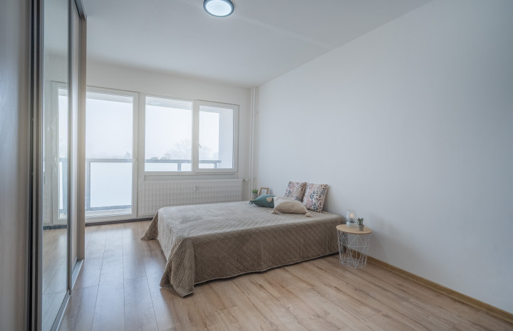 VYMEŇ SUSEDA! – KOMPLETNE ZREKONŠTRUOVANÝ 2 IZB. BYT S LOGGIOU A PARKOVACÍM MIESTOM, VLČIE HRDLO, BRATISLAVA II, RUŽINOV.