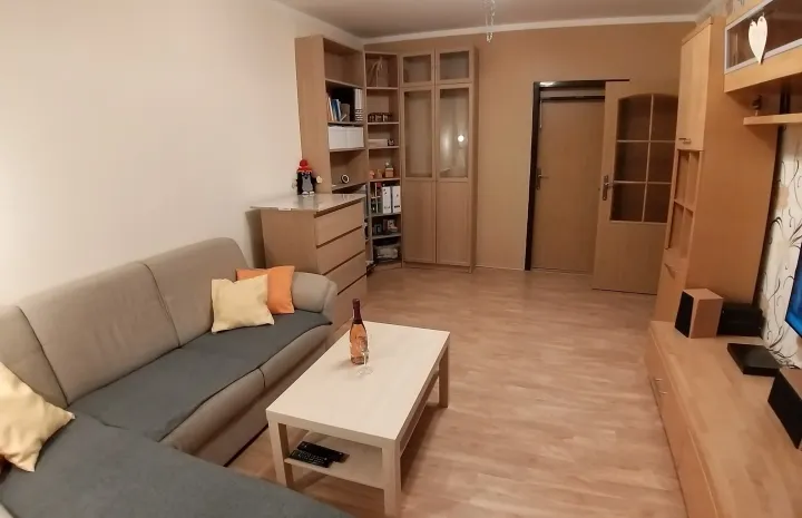 VYMEŇ SUSEDA! - 3. IZB. KLIMATIZOVANÝ -  ZREKONŠTRUOVANÝ BYT s LOGGIOU - BA III., RAČA - CÍGEĽSKÁ UL.