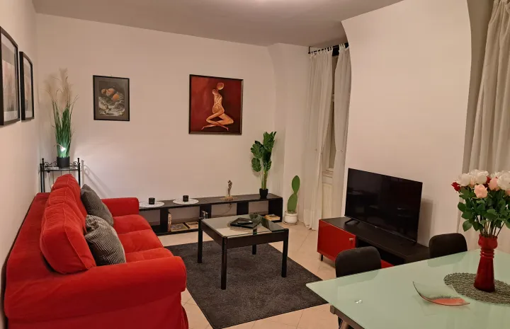 VYMEŇ SUSEDA! – Výnimočný 2-izb. byt v historickom centre s vlastným vstupom, kompletnou rekonštrukciou a pivnicou, Hviezdoslavovo námestie, Bratislava.