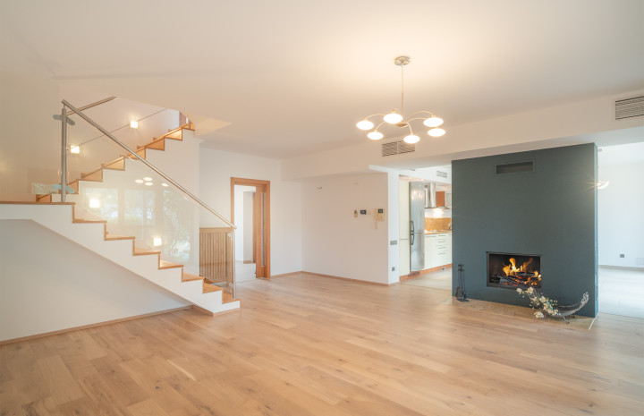 VYMEŇ SUSEDA! – PONÚKAME NA PREDAJ VÝNIMOČNÝ 5 IZBOVÝ RODINNÝ DOM, STUPAVA.