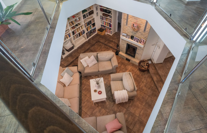 VYMEŇ SUSEDA! – Priestranný nízkoenergetický dom s dvoj-garážou, zimnou záhradou 306m2, 10 a  pozemok, TOP lokalita Dunajská Streda