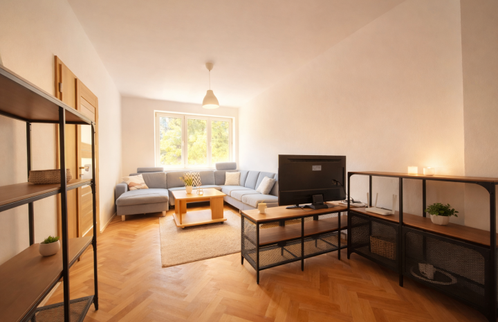 VYMEŇ SUSEDA! - VÝNIMOČNÝ TEHLOVÝ 3 IZB. BYT v Ružinove,  Družicová ulica.