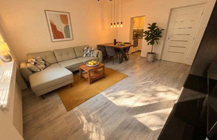 VYMEŇ SUSEDA! – VÝNIMOČNÝ 2 IZB. ZARIADENÝ BYT, NÁMESTIE BIELY KRÍŽ, BA III, NOVÉ MESTO.