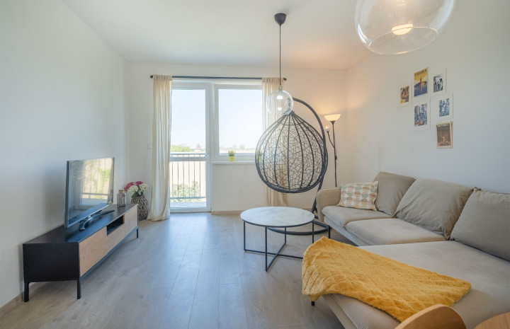 VYMEŇ SUSEDA! – Výnimočný 2 izbový byt s balkónom v novostavbe s parkovacím státim, Hamuliakovo.